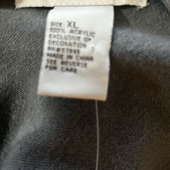 Woman’s 2 in 1 Sweater !! - Picture 13 of 14